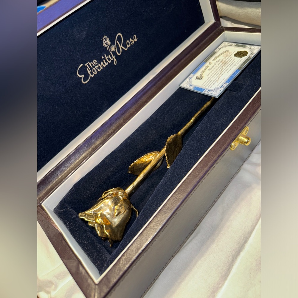 The eternity rose 24k